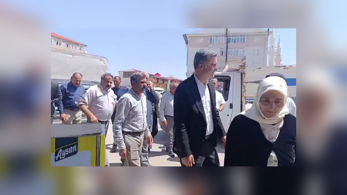 Van'da sel felaketi: Abdullah Zeydan, mağdurları ziyaret etti