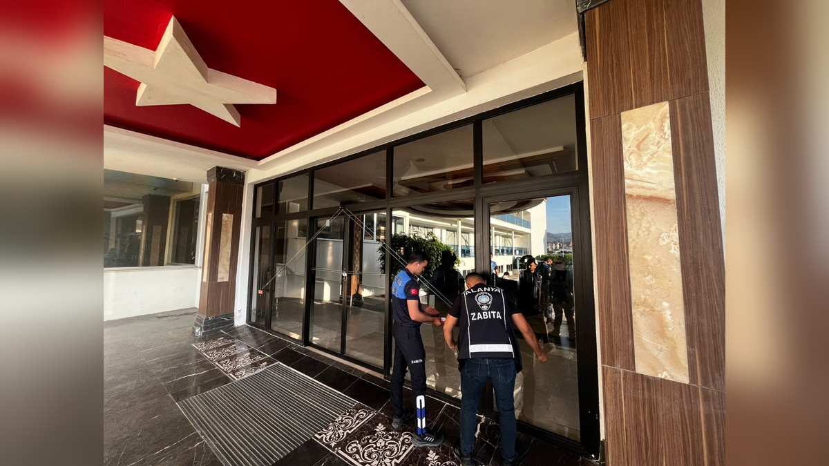 Alanya'da ruhsatsız 5 yıldızlı otel 112'nci kez mühürlendi