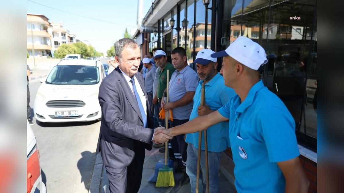 Yunusemre Belediyesi'nden park ve bahçelerde bakım çalışması