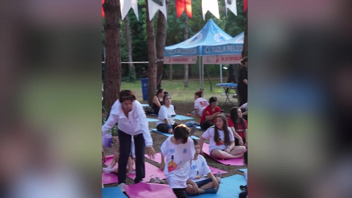 Tuzla'da Yoga Ayı etkinliği: 200 kişi Mercan Parkı'nda buluştu