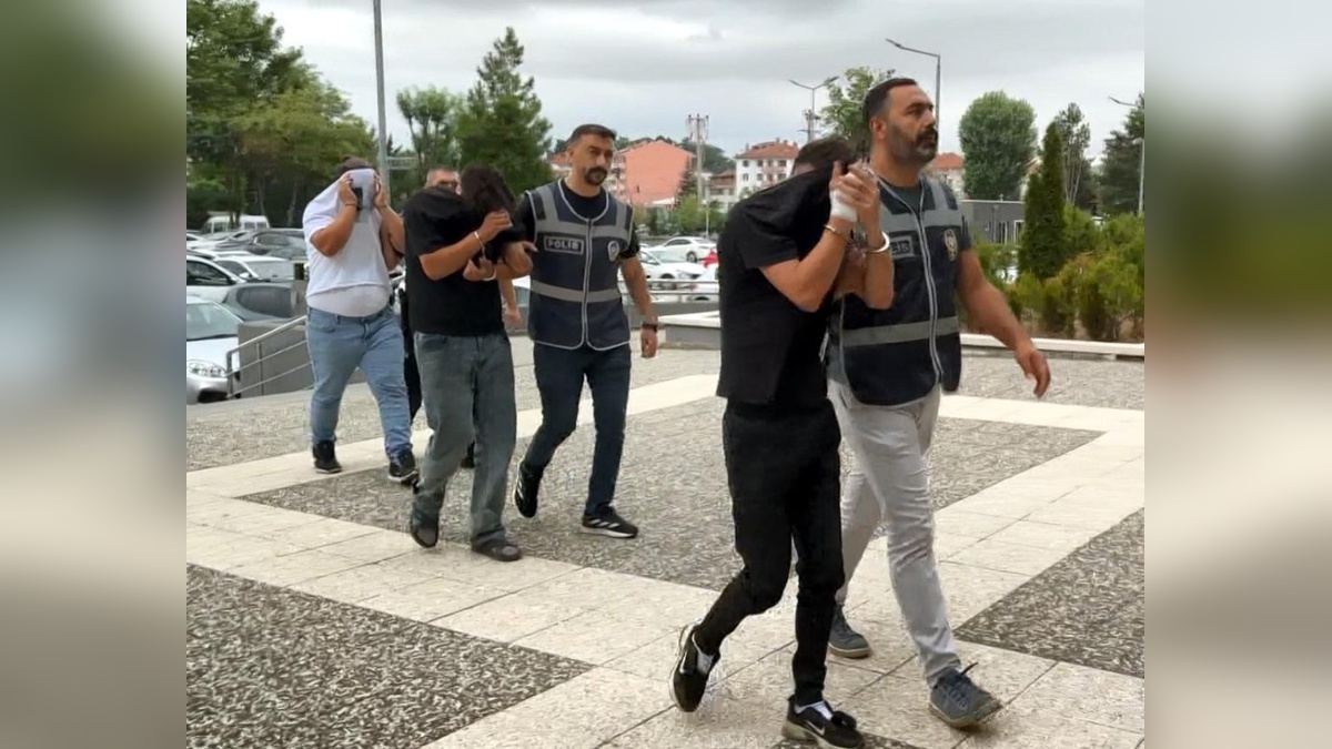 Bolu'da 200 bin TL'lik alkollü içki hırsızlığı: 3 şüpheli yakalandı