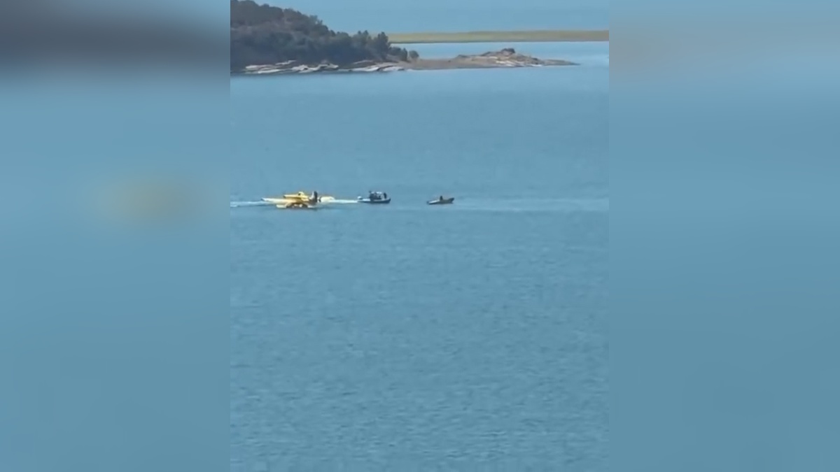 Adana'da yangın söndürme uçağı battı: İki pilot kurtarıldı