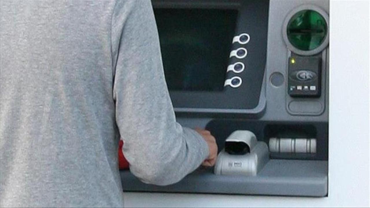 atm-para-aa-2349710.jpg