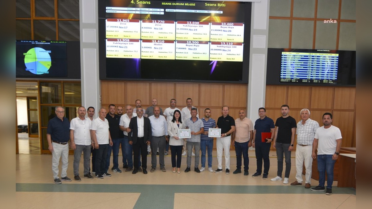 Edirne'de ilk kanola hasadı: 1 ton kanola 25 lira 14 kuruştan satıldı