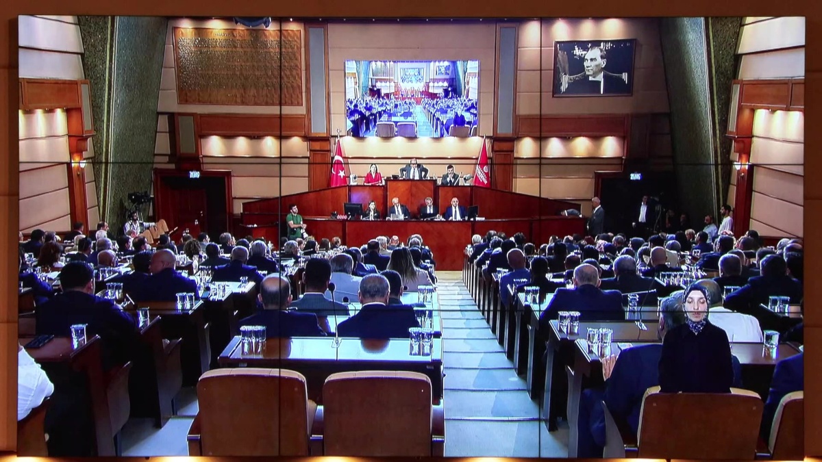 İBB Meclisi Haziran ayı oturumunda tutuklu belediye başkanları anıldı