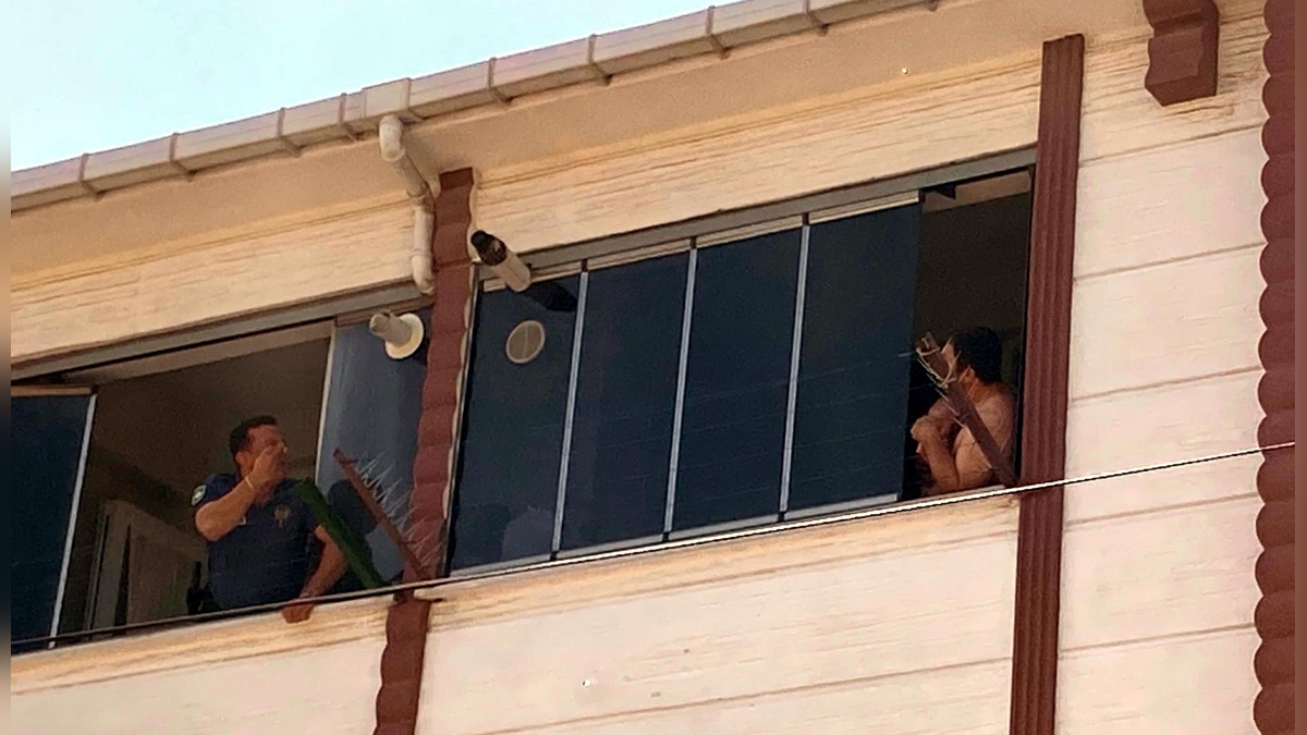 Çorlu'da baba bebeği pencereden atmaya çalıştı