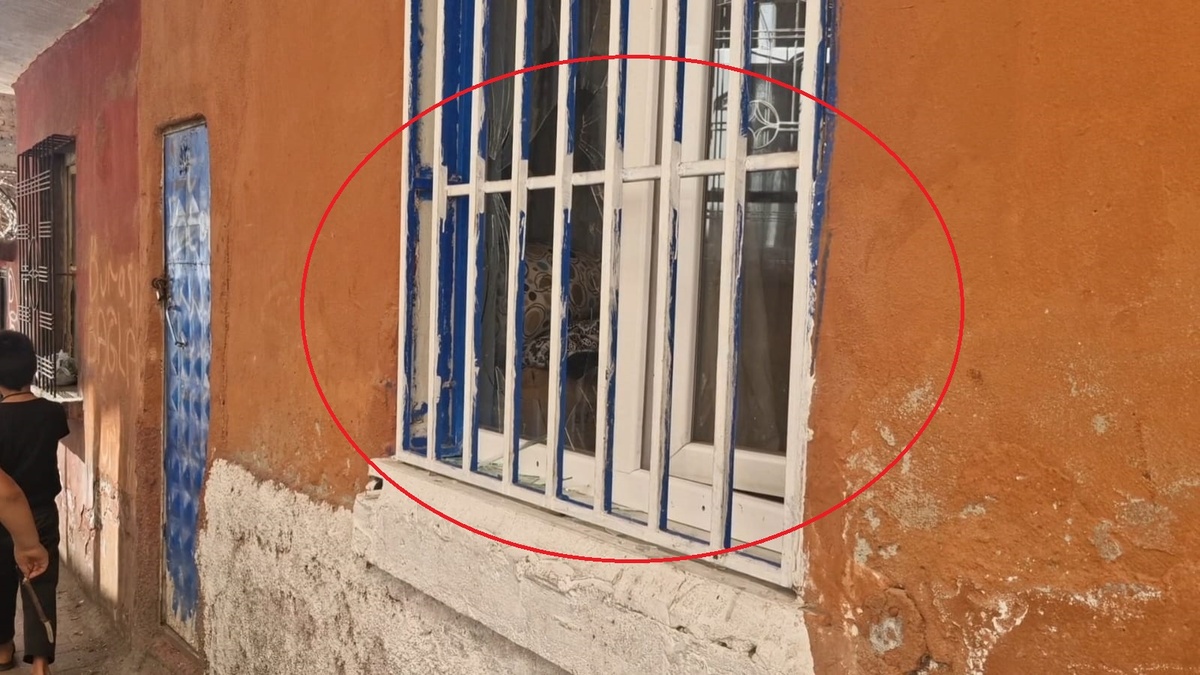 Bağlar'da uyuşturucu kullanan genç, evin camlarını kırdı