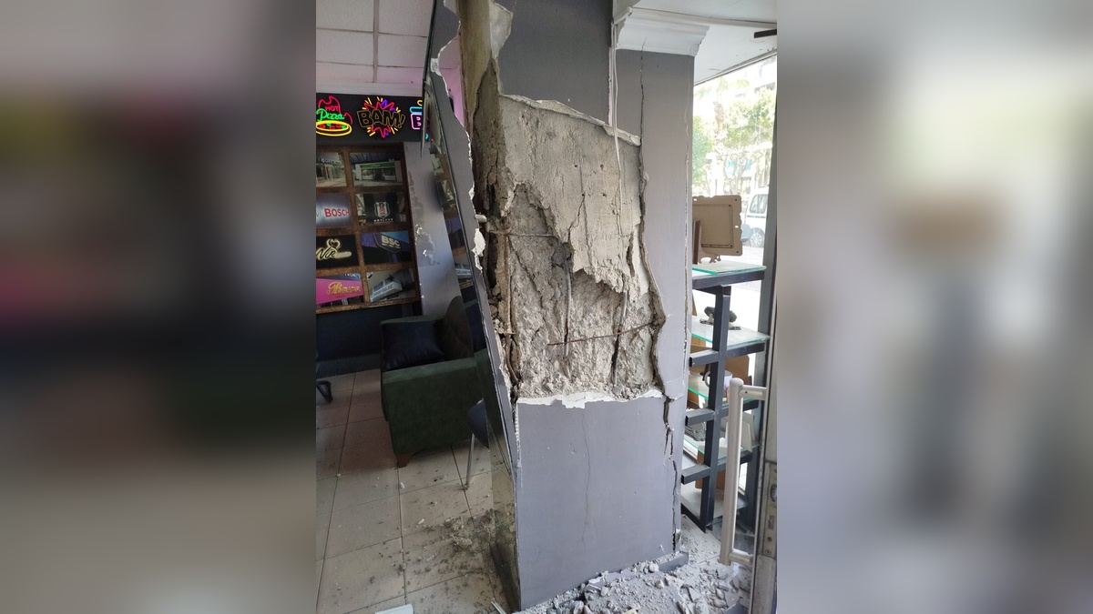 Antalya'da apartman kolonunda patlama: Bina tahliye edildi