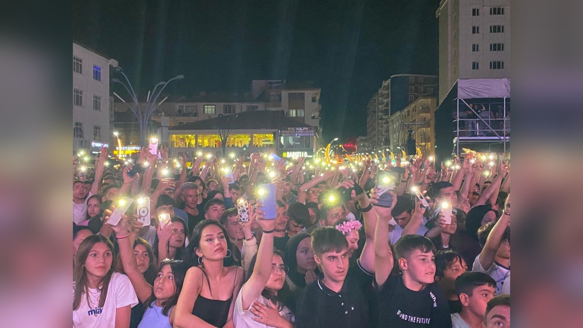 SORFEST başladı: Eypio ve Gülden binlerce kişiyle buluştu