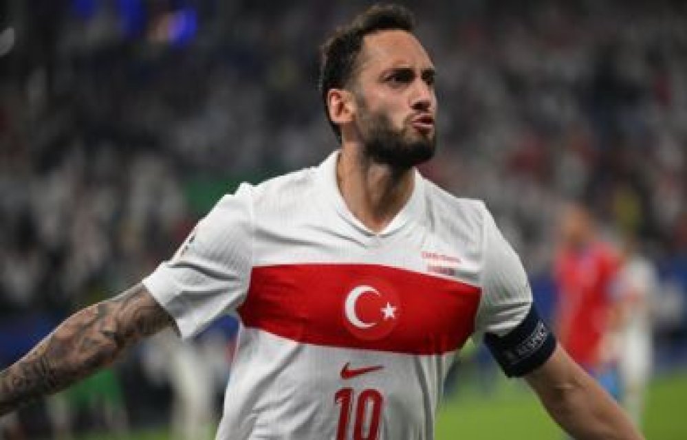 Galatasaray'da Hakan Çalhanoğlu iddası: Kötü haberi eski yönetici verdi