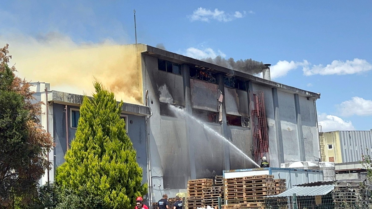Ergene'de kimya fabrikasında yangın: 3 saatte kontrol altına alındı