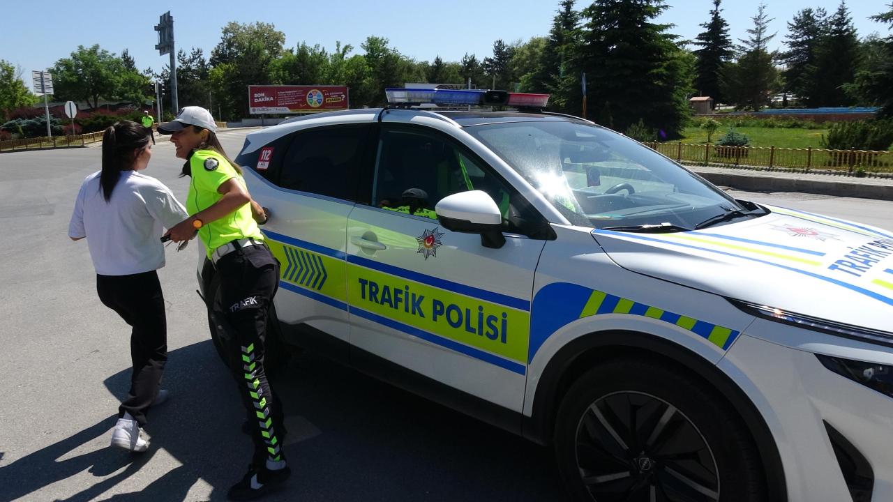 polis-ogrenci-2373310.jpg