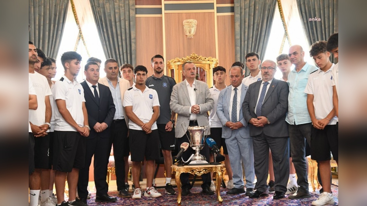 Yunusemre Belediye Başkanı Balaban: Ferdi Zeyrek'e vefa borcumuz, U17 takımımızın şampiyonluğu