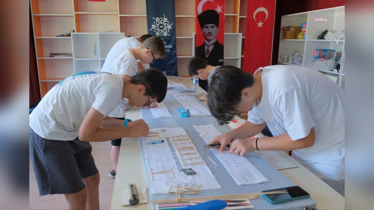 Aydın'da ücretsiz model uçak kursları: Çocuklar teknoloji ve havacılıkla buluşuyor