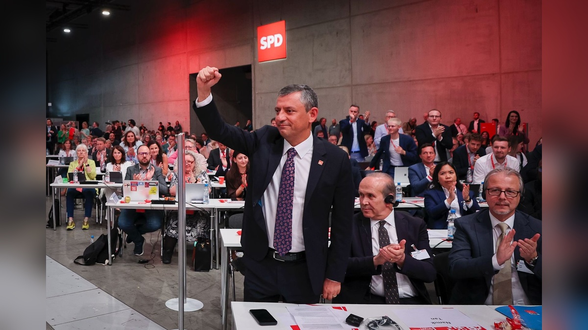 Özgür Özel, Berlin'de SPD Kongresi'ne katıldı