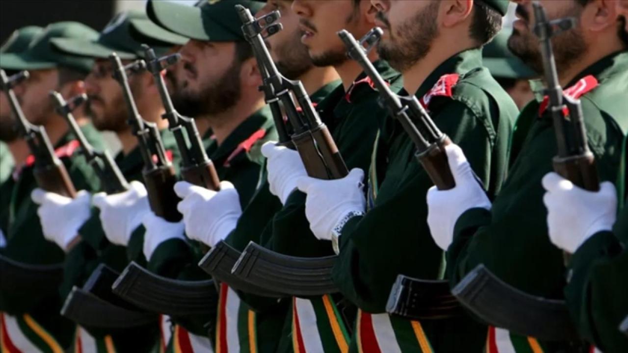 iran-devrim-muhafizlari-aa-2373444.jpg