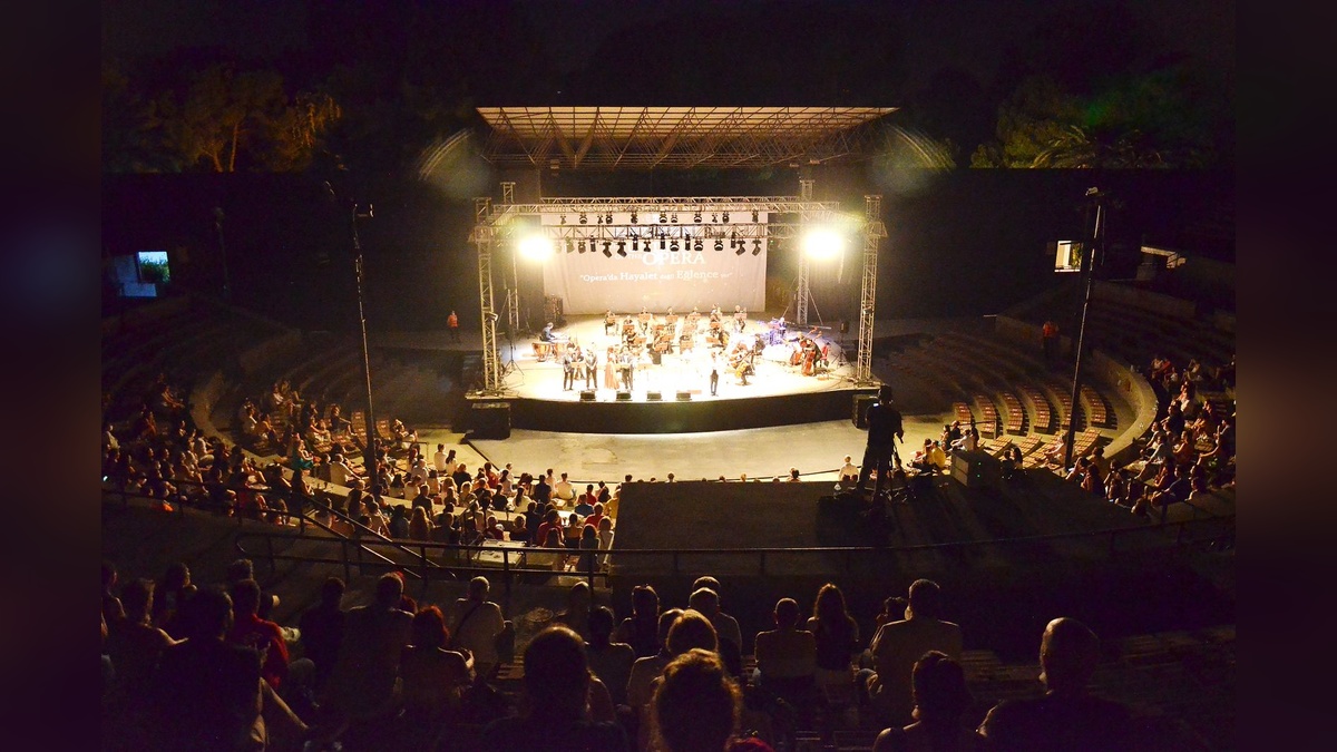 Efes Antik Tiyatrosu'nda 8'inci Uluslararası Efes Opera ve Bale Festivali