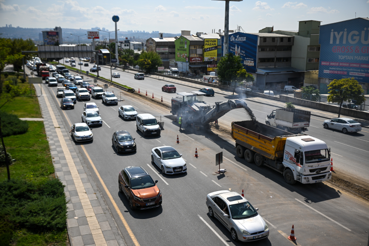 Ankara'da bitmeyen yol çalışması trafiği kilitledi