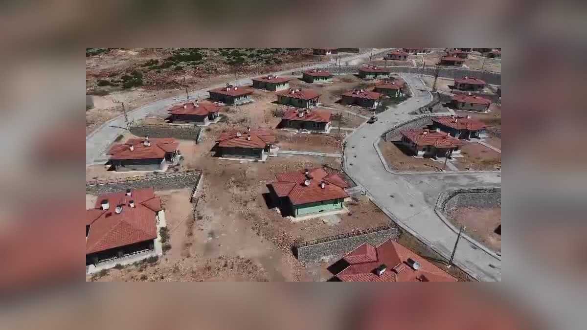 Osmaniye'nin Bahçe köyünde 89 deprem konutu hak sahiplerine teslim edildi