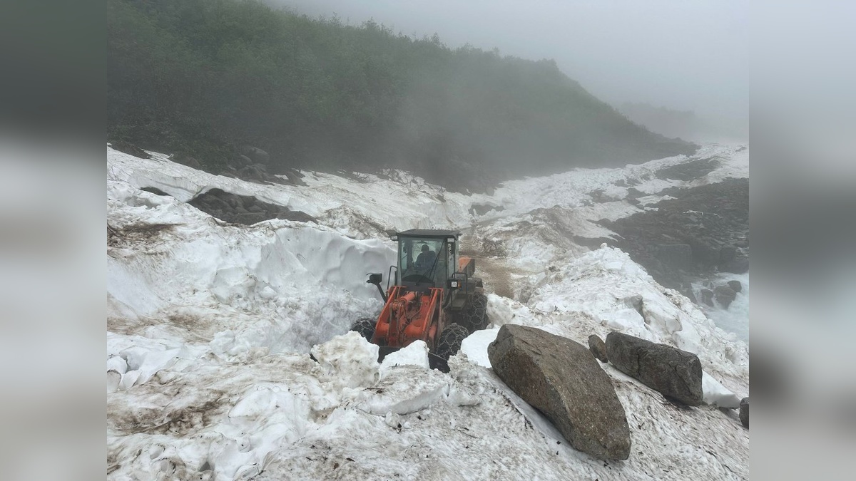 Rize'nin yüksek kesimlerinde 5 metre kar: Yol açma çalışması sürüyor