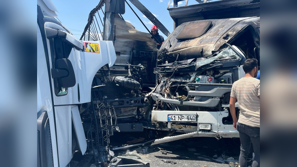 Pamukova'da korkunç kaza: 1 ölü, 2 yaralı