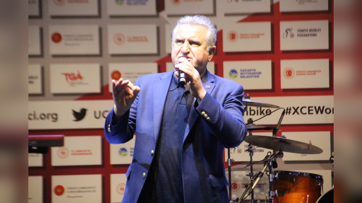 Osman Aşkın Bak, 2025 MTB Eliminatör Dünya Kupası'nı Adapazarı'nda takip etti