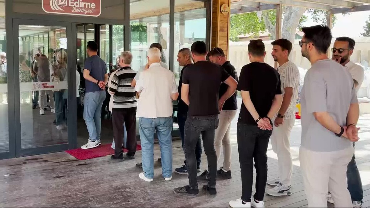 Edirne'de Ferdi Zeyrek anısına hayır yemeği