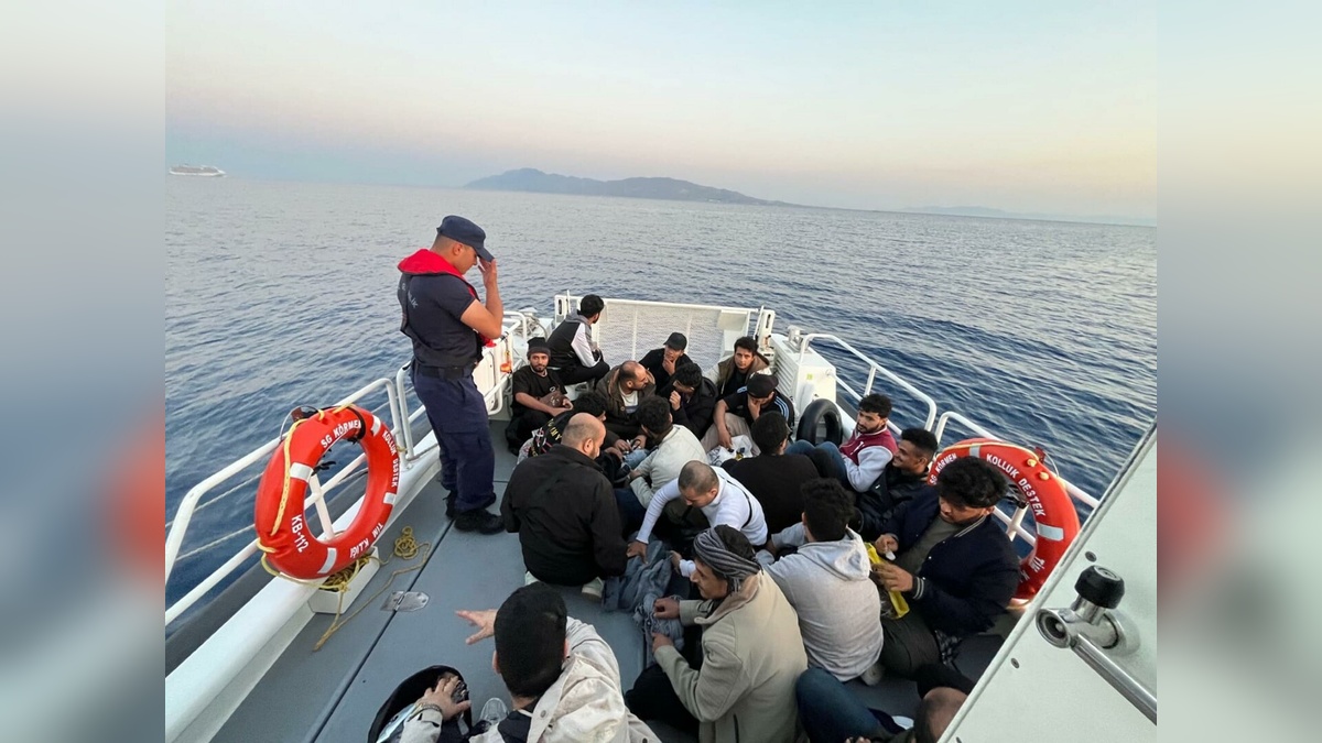 Datça açıklarında 23 kaçak göçmen kurtarıldı
