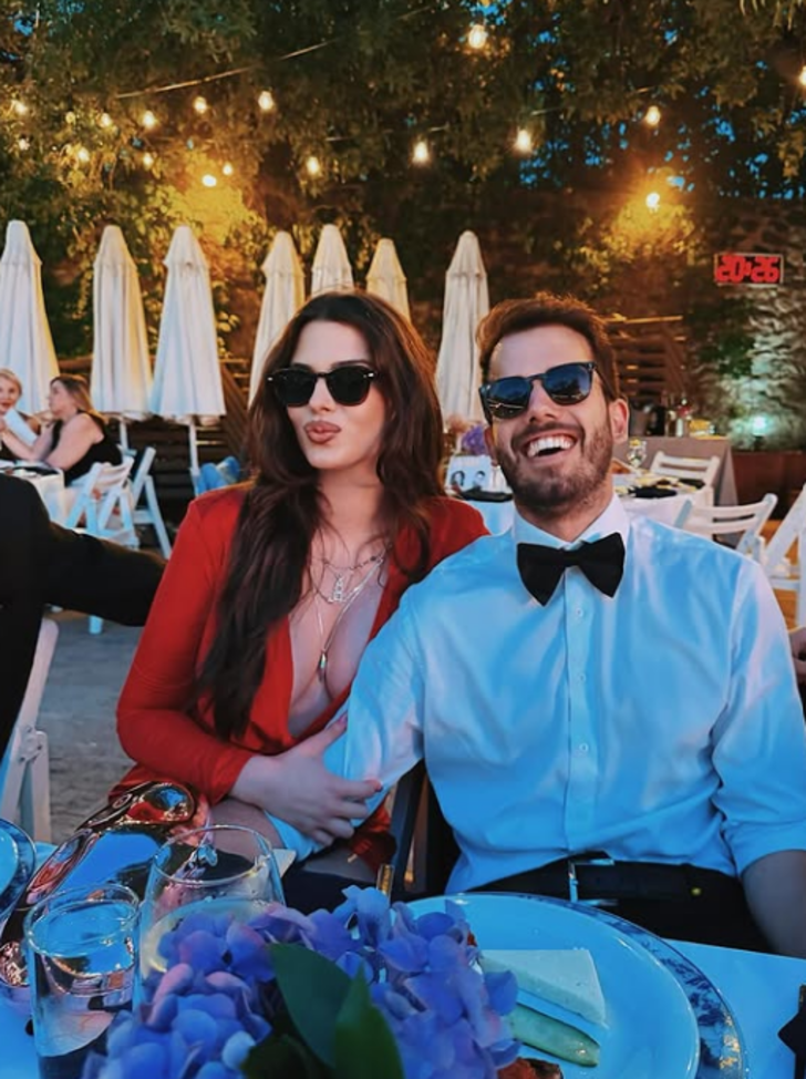 Derin Talu bu sefer sevgilisiyle denizin içinde oturdu! Pozlara yorum yağdı G4