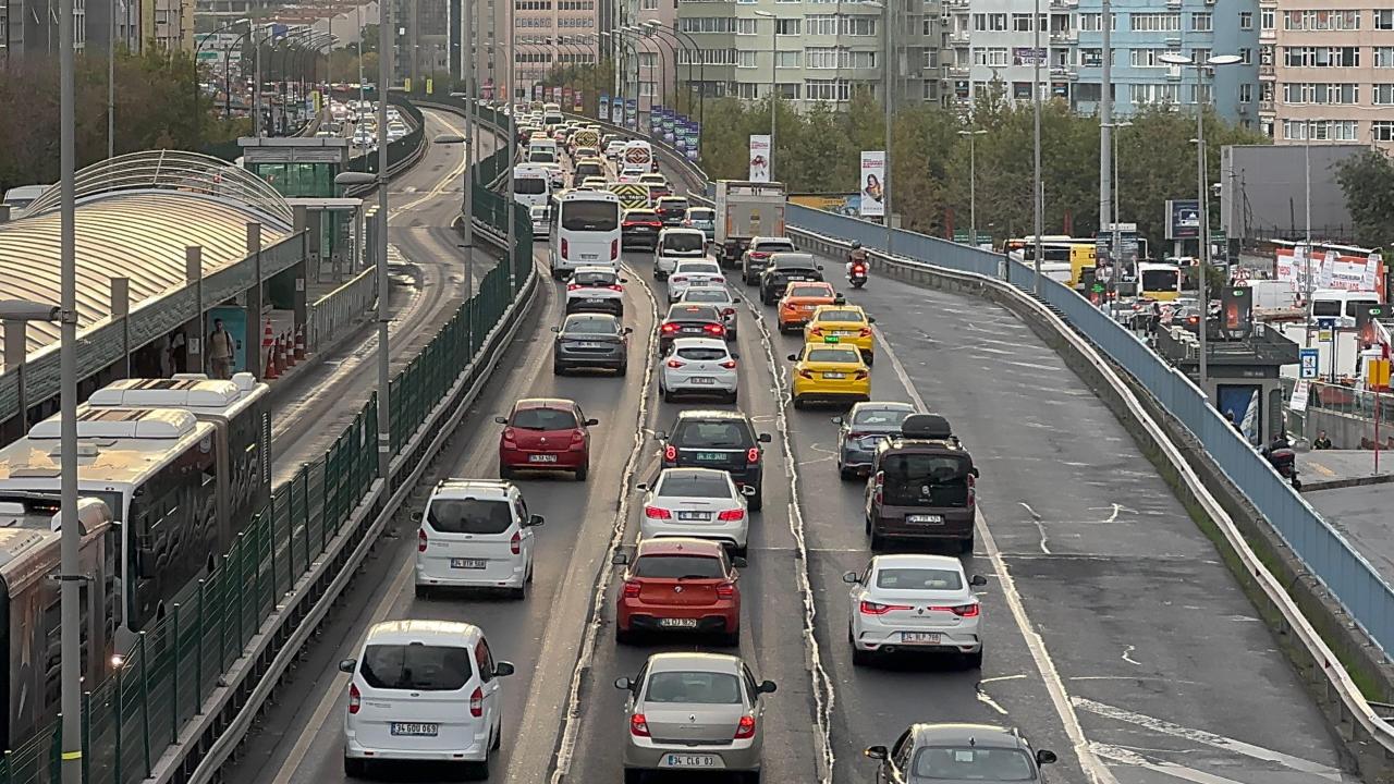 istanbul-trafik-aa-2395270.jpg