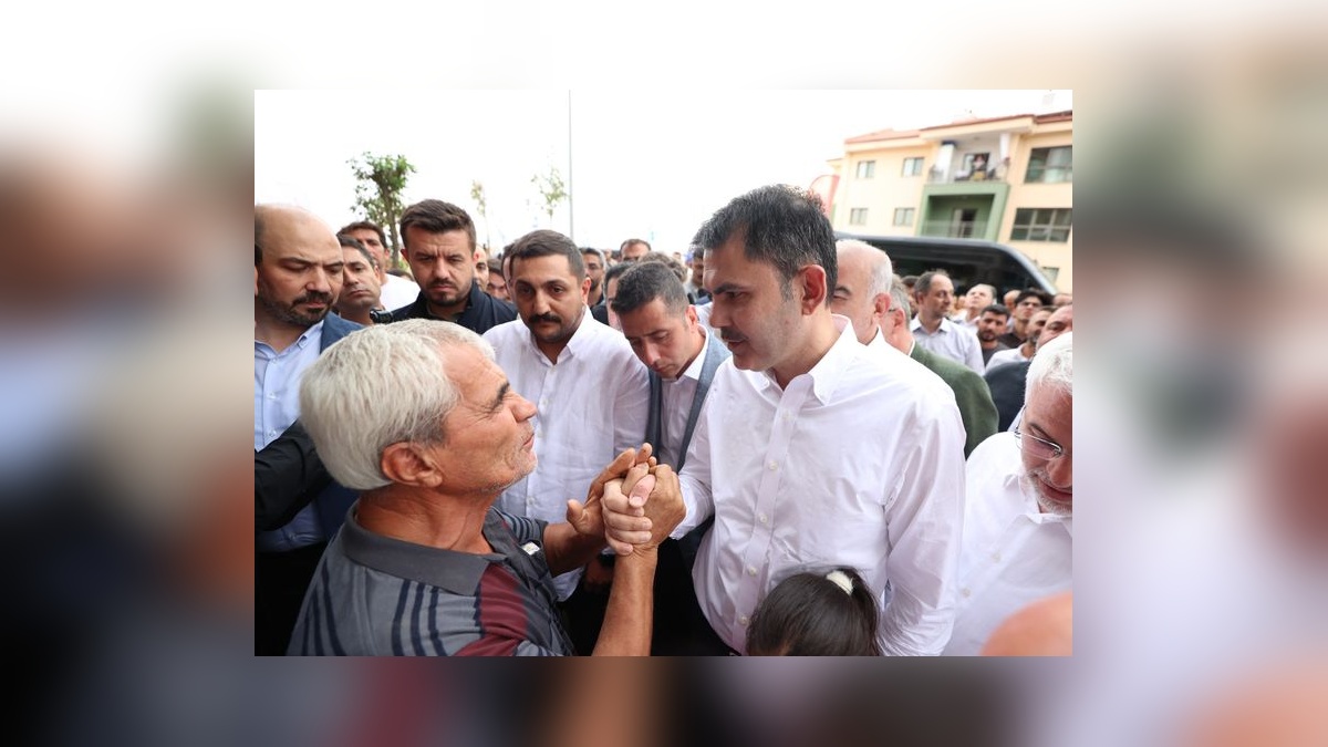Murat Kurum, Adıyaman'da depremzede ailesini ziyaret etti: Düğün eğlencesine de katıldı