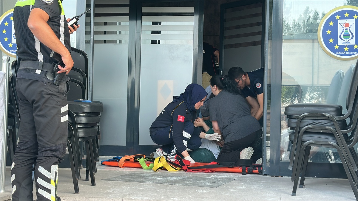 Kütahya'da kadın lokalinin tavanı çöktü: 1 yaralı