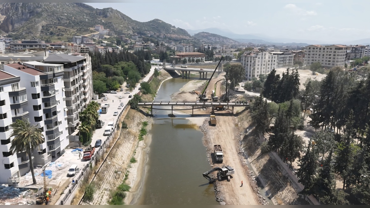 Hatay'daki Asi Nehri'nde 8 bin metrelik ıslah çalışması başladı