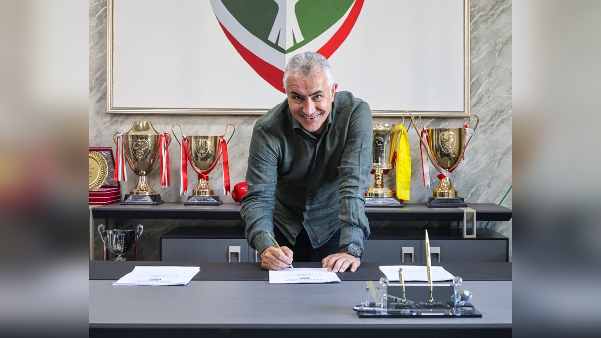 Amed Sportif, Mehmet Altıparmak ile anlaştı