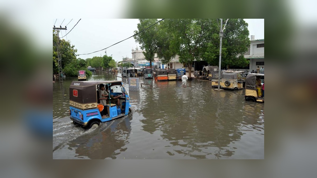 Pakistan'da sel felaketi: 299 ölü, 715 yaralı