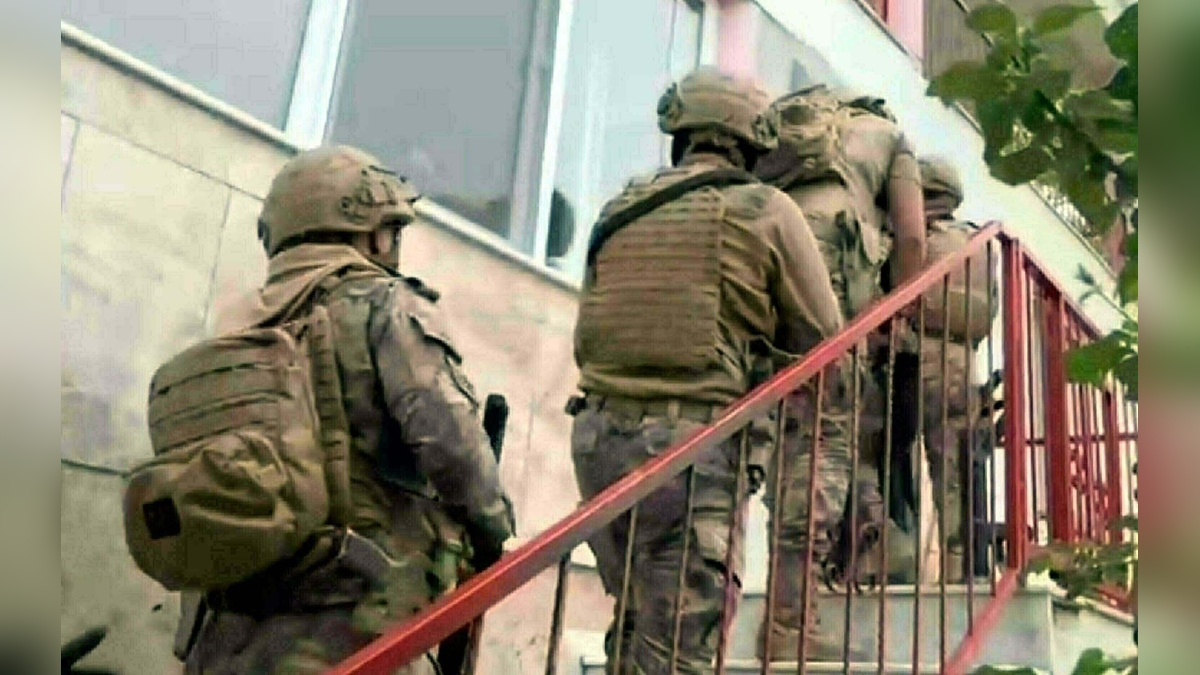 İzmir merkezli FETÖ/PDY operasyonu: 40 gözaltı
