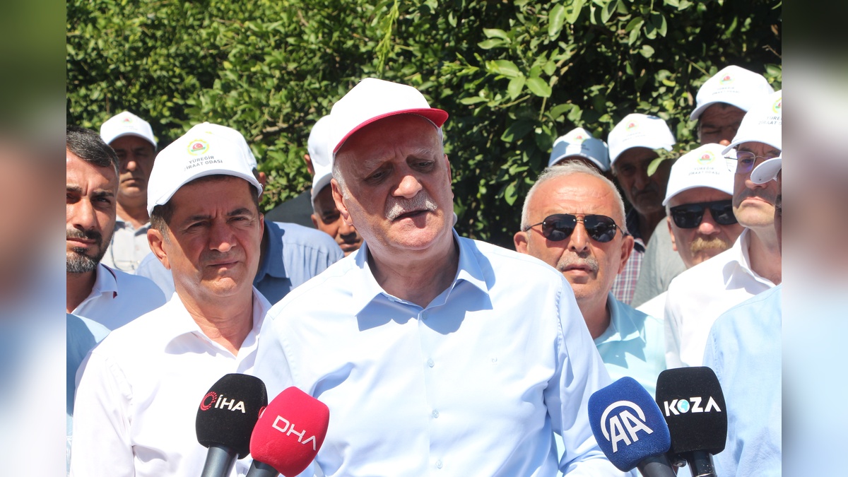 Bayraktar, Adana'da çiftçilerin sorunlarını dinledi: 'Kuraklık ve don felaketi büyük tehdit'