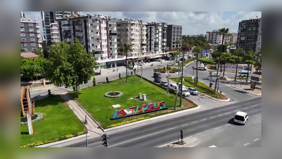 Mersin'de D-400 Karayolu'nda peyzaj çalışmaları tamamlandı
