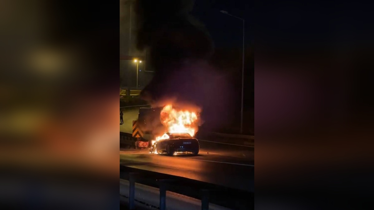 İstanbul Bahçelievler'de otomobilde yangın: 2 milyon TL'lik hasar