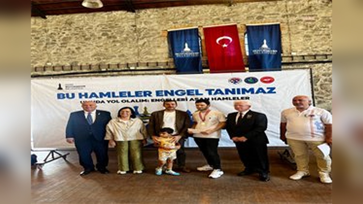İzmir'de görme engelliler satrançta yarıştı