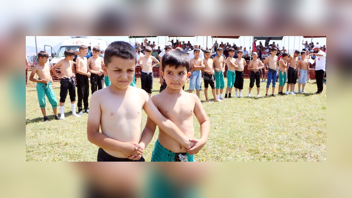 Erzurum Ovası Güreş Festivali'nde güneş pehlivanları zorladı