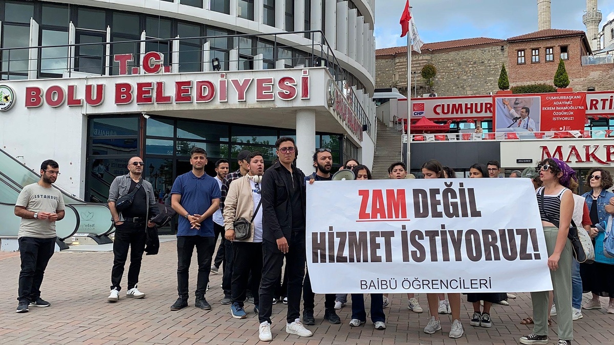 Bolu'da öğrenci ulaşım zamlarına protesto