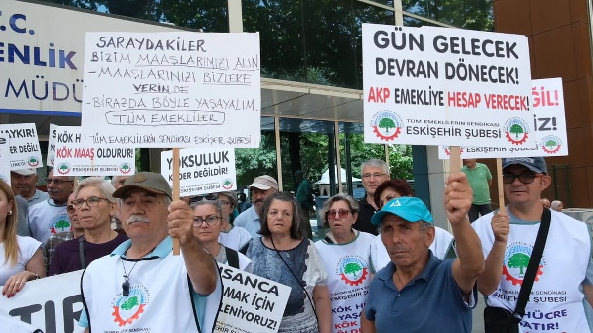 Eskişehir'de emeklilere destek: 'Kök maaş öldürür, yeter artık'