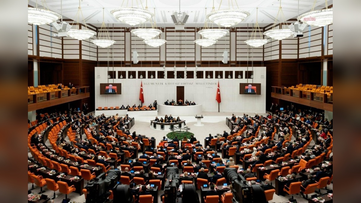 TBMM'de sert eleştiriler: Yargı, orman yangınları ve Leman dergisi karikatürü tartışıldı