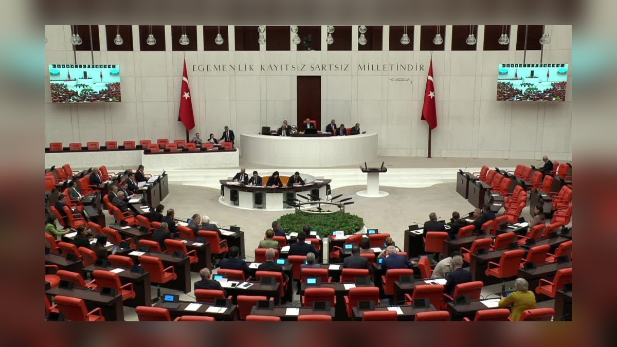 Akay: Vatandaş 4 trilyon lira vergi ödedi, kamu 5 trilyon lira harcadı