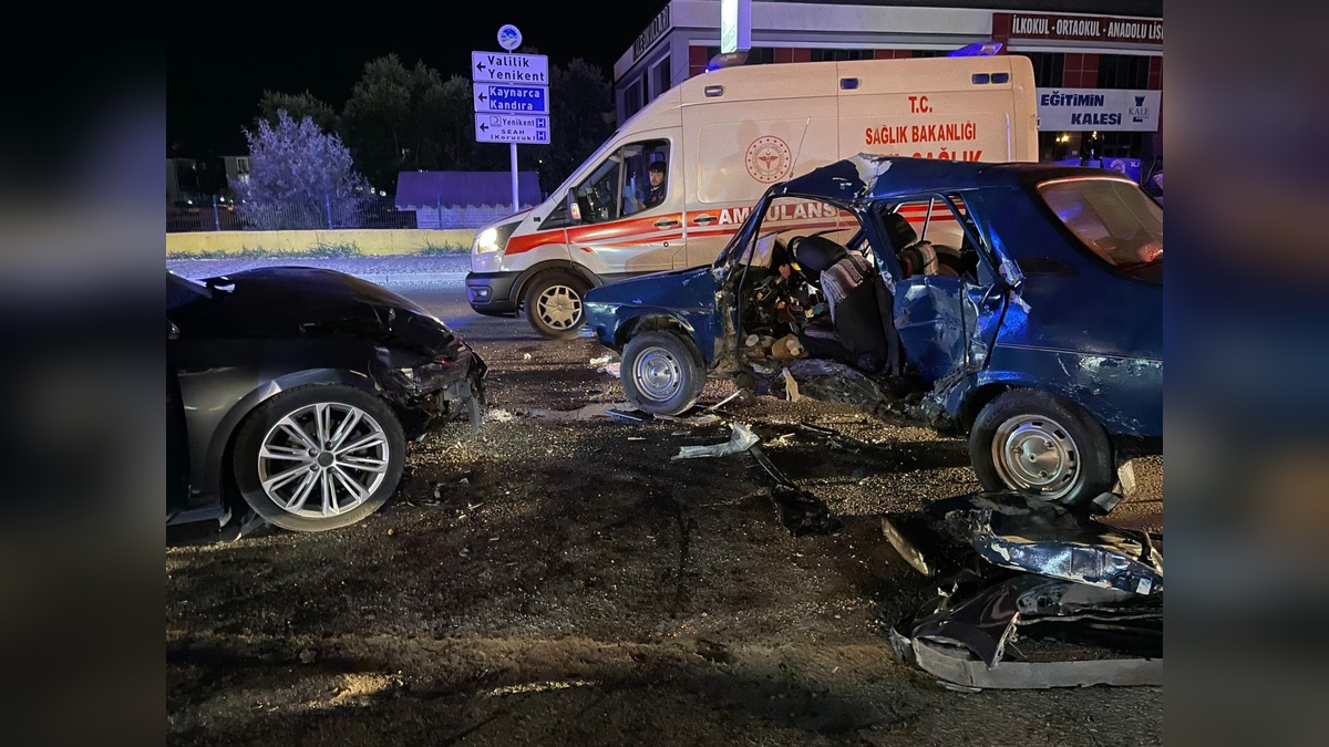 Adapazarı'nda trafik kazası: 5 yaralı