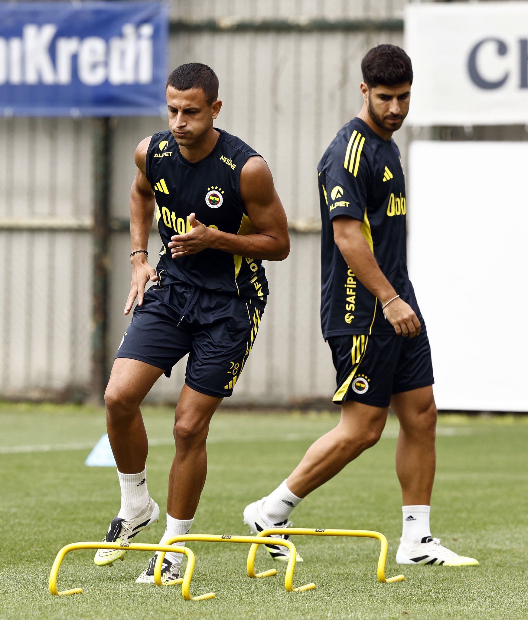 G0 Uqqa2 Xw A A J V T J