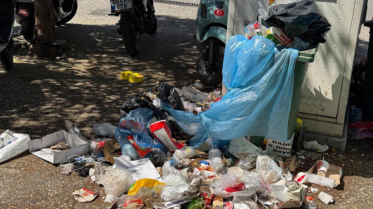 izmir-grev-cop-aa-2373680.jpg