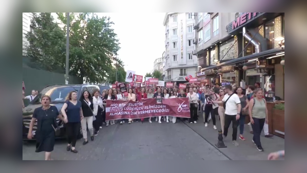 İmamoğlu'nun tutukluluğunun 100. gününde CHP kadın kollarından yürüyüş