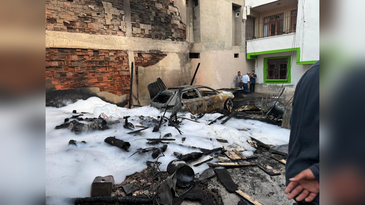 Diyarbakır'da odunluk yangını: 3 kişi dumandan etkilendi